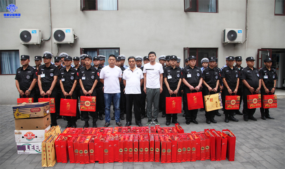 中秋正佳時(shí)，人月兩團(tuán)圓。為了讓廣大員工歡度佳節(jié)，弘揚(yáng)人文關(guān)懷。2019年9月12日上午，公司副總經(jīng)理張茂海帶領(lǐng)后勤保障部及工會(huì)，慰問了中國(guó)歷史研究院、北京奧運(yùn)博物館、北京西站等一線員工，并為每位員工現(xiàn)場(chǎng)派發(fā)了月餅及水果，體現(xiàn)了公司對(duì)員工的真情關(guān)懷。.jpg
