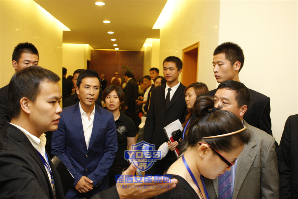 北京銀盾保安服務(wù)公司特勤人員為中國香港著名影視演員、導(dǎo)演提供安全隨衛(wèi)服務(wù)