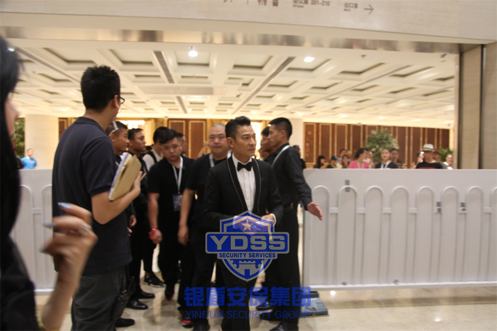 北京銀盾安保特勤隊員為名人提供安保護(hù)衛(wèi)服務(wù)
