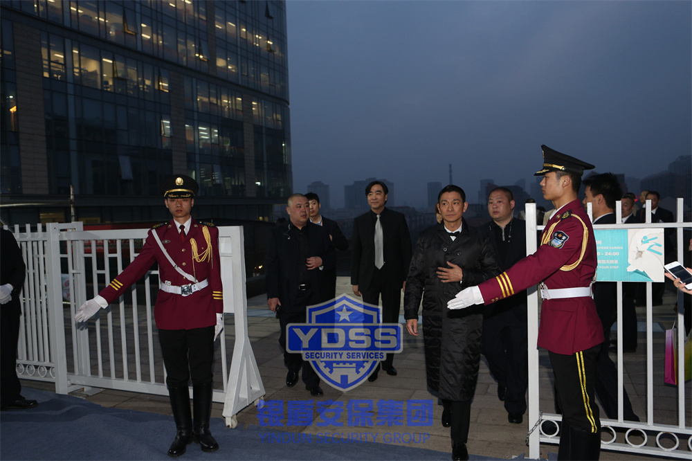 北京銀盾安保特勤隊員為名人提供安保護(hù)衛(wèi)服務(wù)
