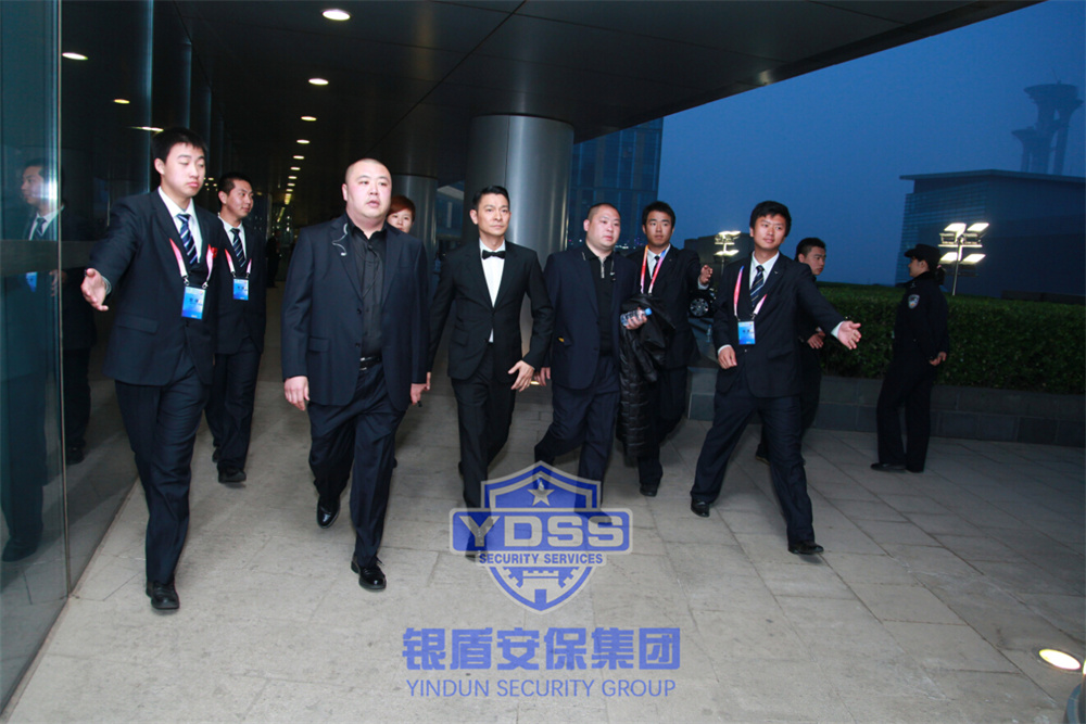北京銀盾安保特勤隊員為名人提供安保護(hù)衛(wèi)服務(wù)