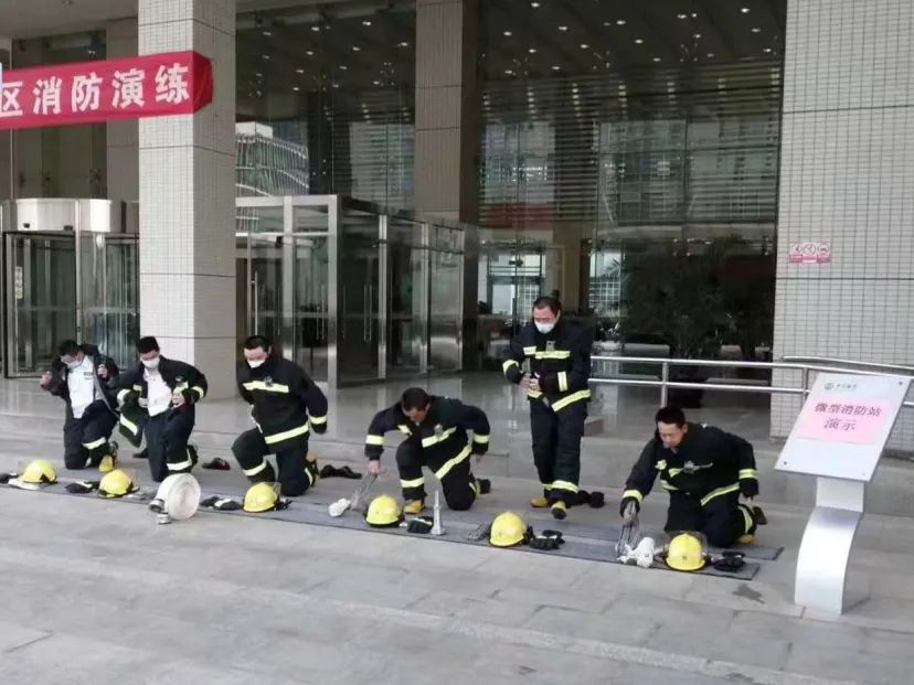 【提高安全意識、確保安全穩(wěn)定】銀盾保安組織開展消防處突演練