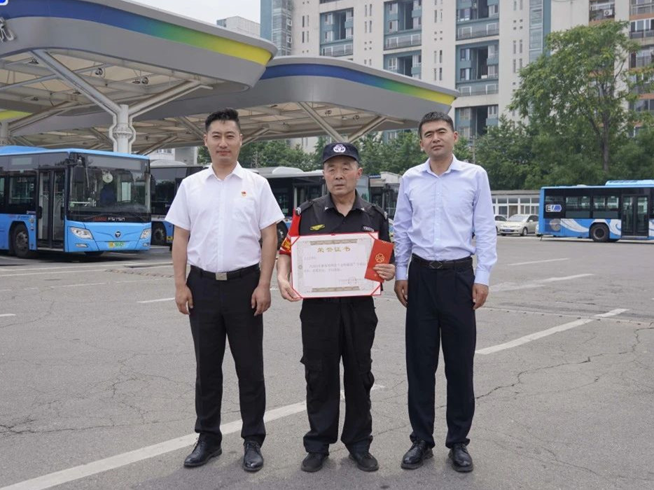 【用平凡善舉、傳遞正能量】銀盾保安駐北京公交集團(tuán)乘務(wù)管理員王大平獲贊譽(yù)